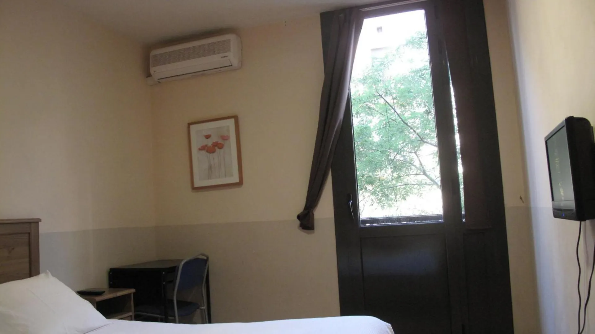 Hostal Lk Barcelona Spain