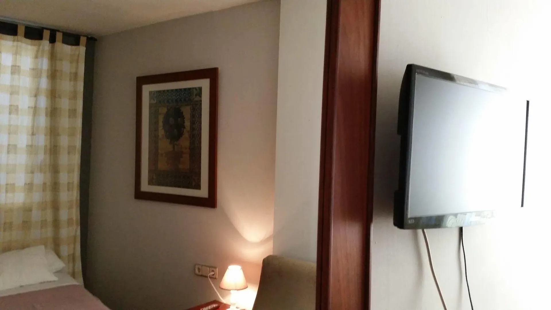 Hostal Lk Барселона 2*,  Испания
