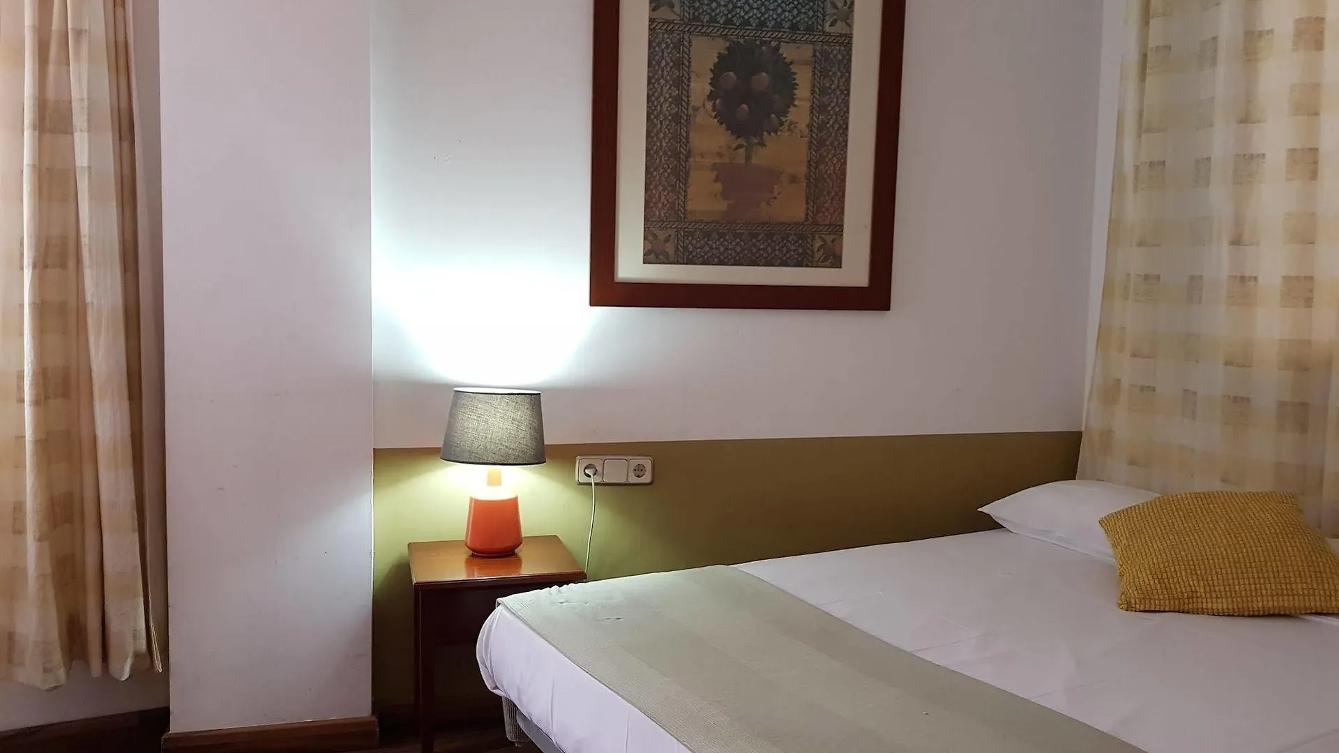 Hostal Lk Барселона 2*,  Испания