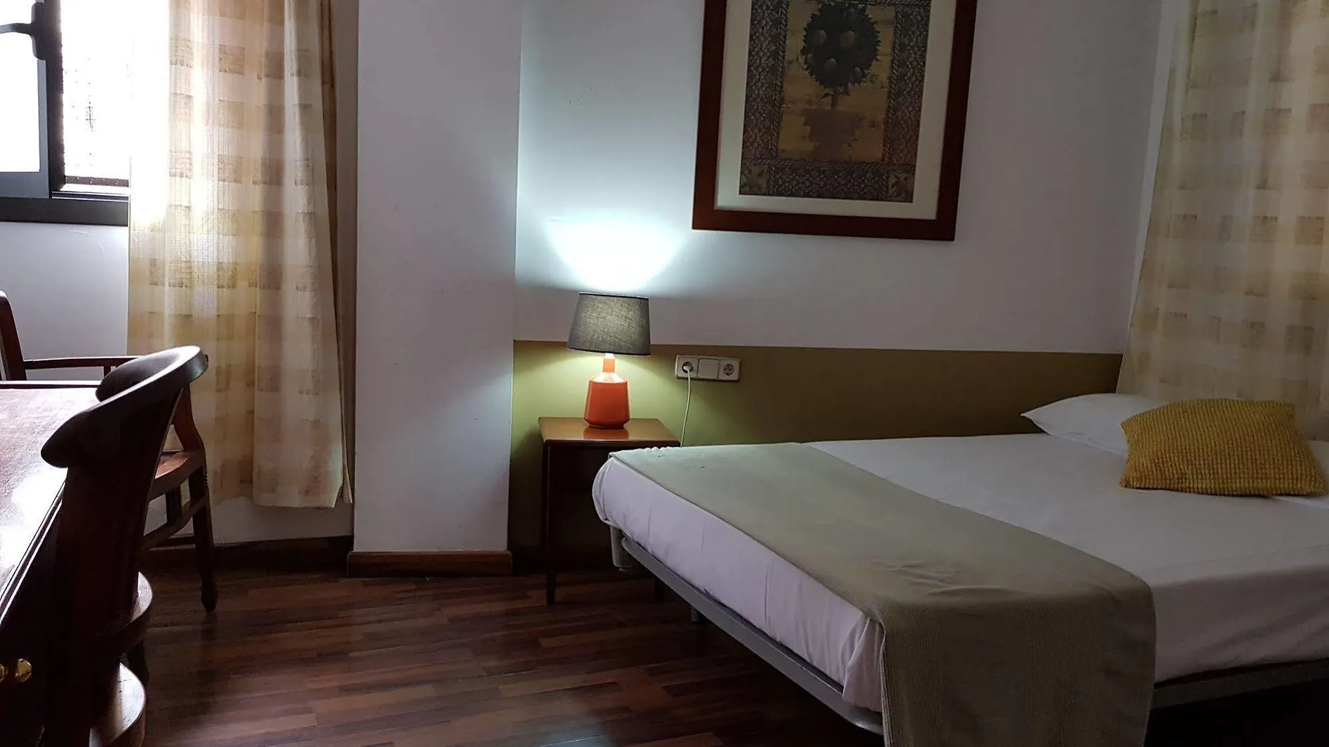 Hostal Lk Барселона Гостевой дом