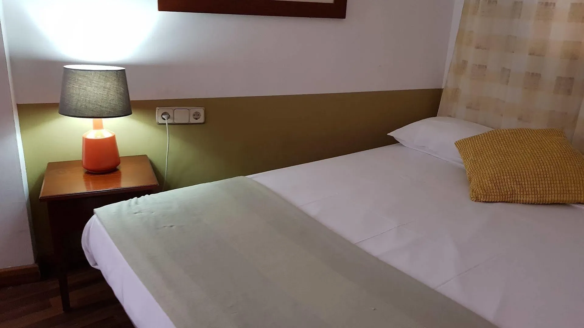 Hostal Lk Барселона