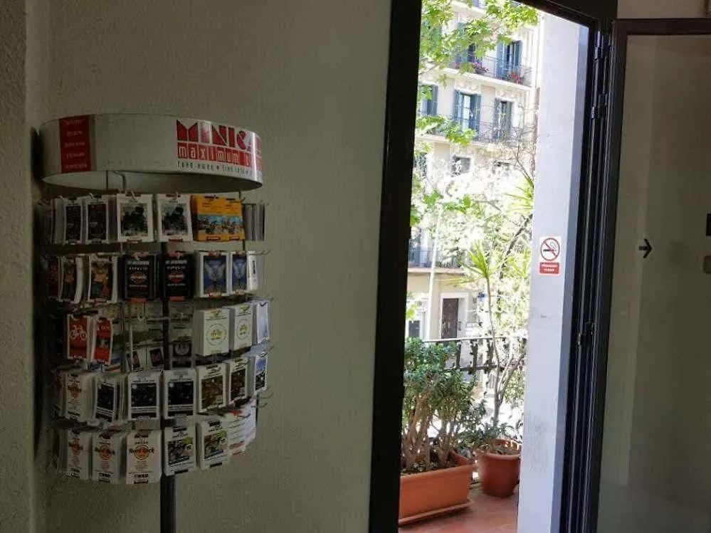 Hostal Lk Барселона Гостевой дом